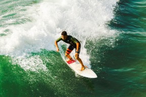 竞彩足球：库兹马化身冷血三分手！单节13分弹无虚发率队扭转战局