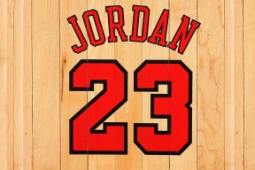 江苏体彩：英超赛季总结，竞技危机引爆财务缩水，曼联跌出前六，利物浦借冠军红利登顶