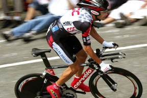 竞彩足球-中足联颁奖典礼获奖者集体失声引热议，李霄鹏昔日三闷棍言犹在耳